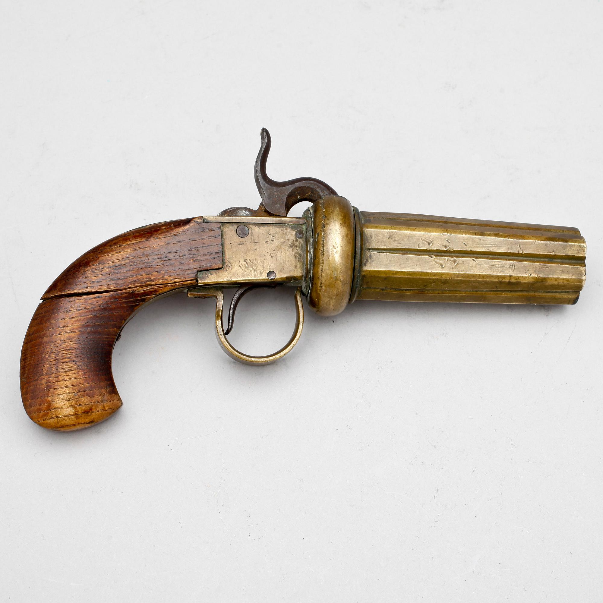 SLAGLÅSREVOLVER. Signerad Johan Engholm Ödestugu, 1800-tal.