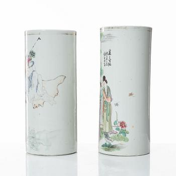 A pair of porcelain vases and a pair of table lamps, China, 20th Century.
