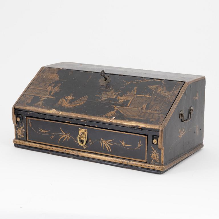 A Chinese writing casket, 19th century.