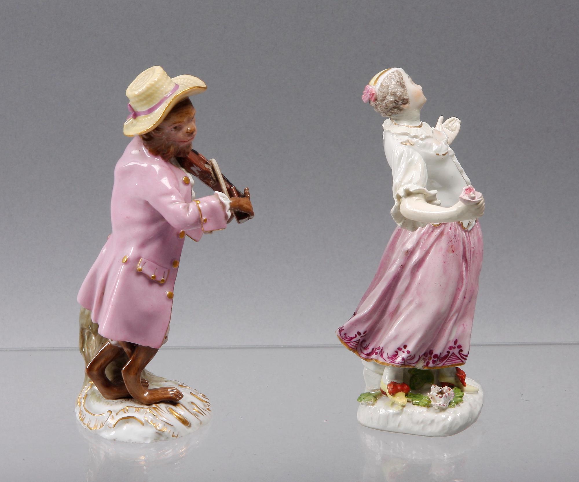 FIGURINER, 2 st, porslin. Bla Meissen.
