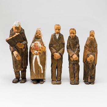 AXEL PETERSSON DÖDERHULTARN, Skulpturgrupp, "Bröllop", bestående av 5 figurer, snidad och delvis bemålat trä.