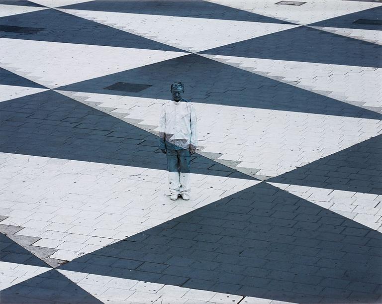 Liu Bolin, "No 1 Square", 2011.