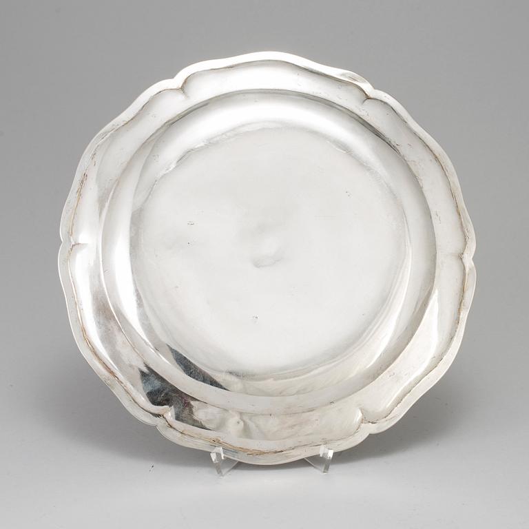 FAT, silver, otydliga stämplar, 1700-tal. Vikt ca 640 gram.