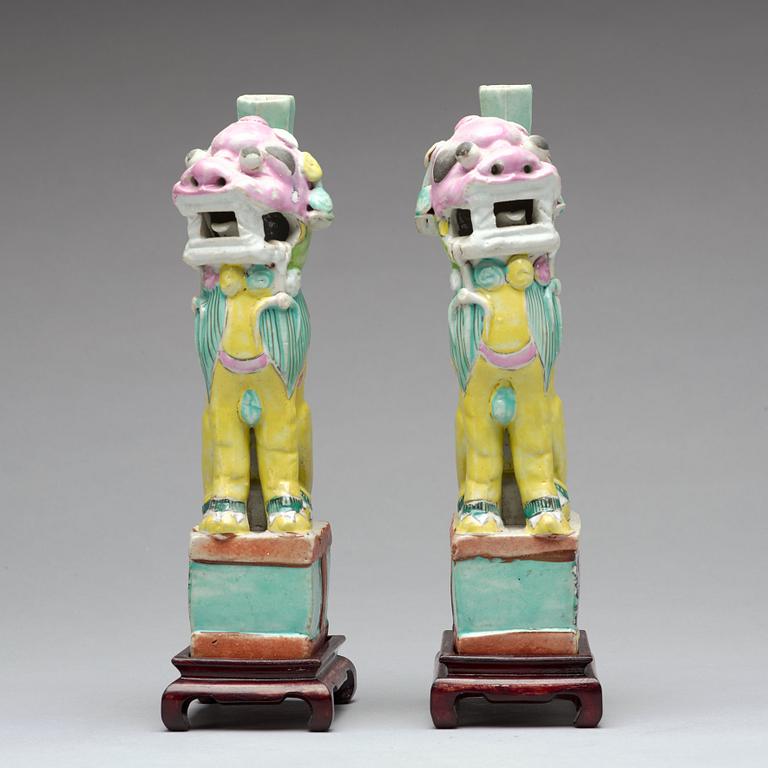 A pair of famille rose candle holders/censers, Qing dynasty, 19th Century.