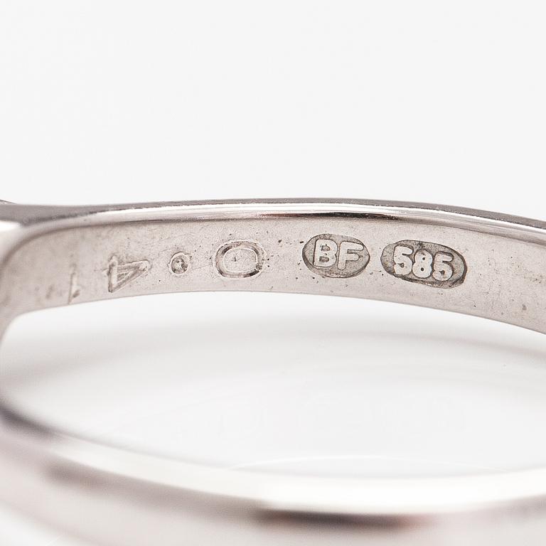 A 14K white gold ring with a diamond ca. 0.41 ct according to engraving.