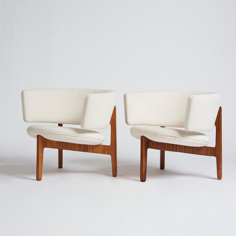 Sven Ellekær, a pair of easy chairs and one ottoman, Chr. Linneberg Møbelfabrik, Denmark, 1960s.