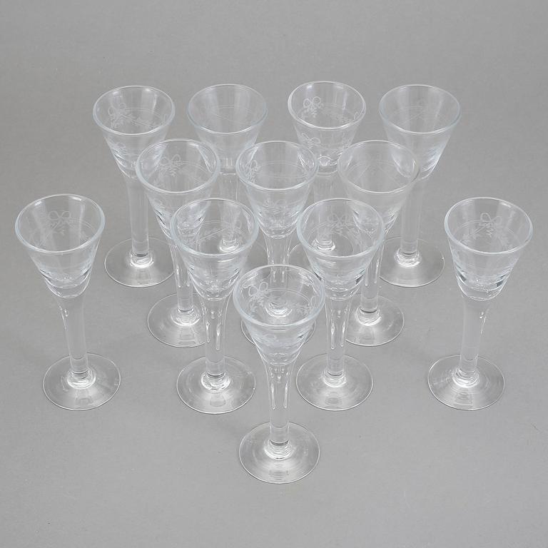 SNAPSGLAS, 12 st. Glas, "Antik", Reijmyre.