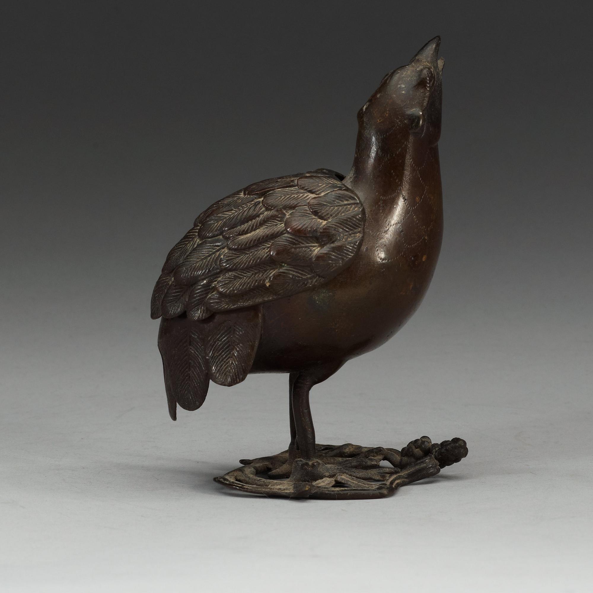 A gold splashed bird shaped censer, Qing dynasty (1644-1912).
