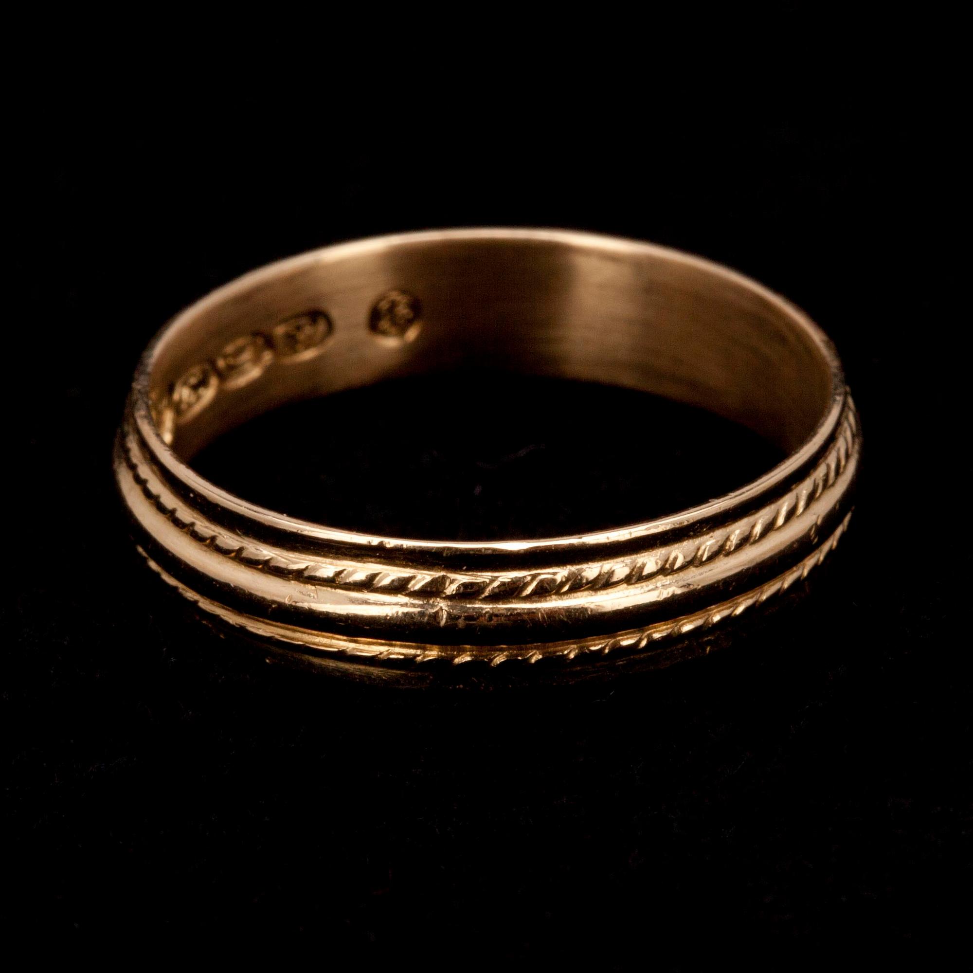 RING, guld 18K, Kalevala Koru, Helsingfors 1970. Vikt 3,6 g.