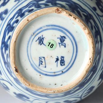 A blue and white jar, Ming dynasty, Jiajing (1522-1566).