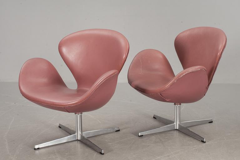FÅTÖLJER, ett par, "Svanen", Arne Jacobsen, Fritz Hansen.