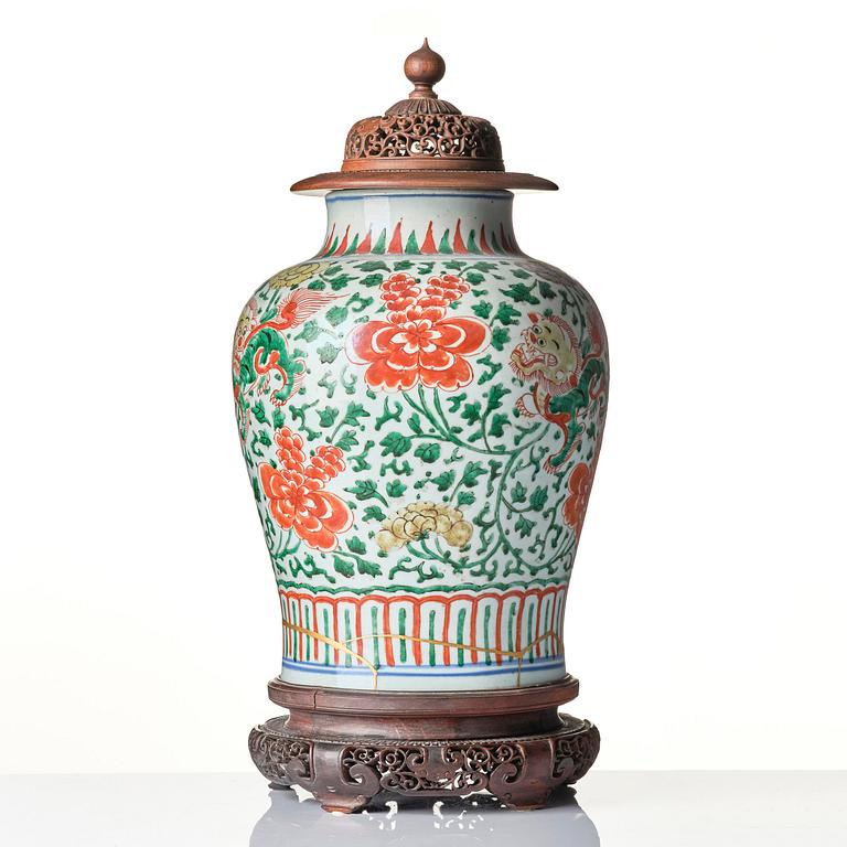 Urna, porslin. Transition, 1600-talets mitt.