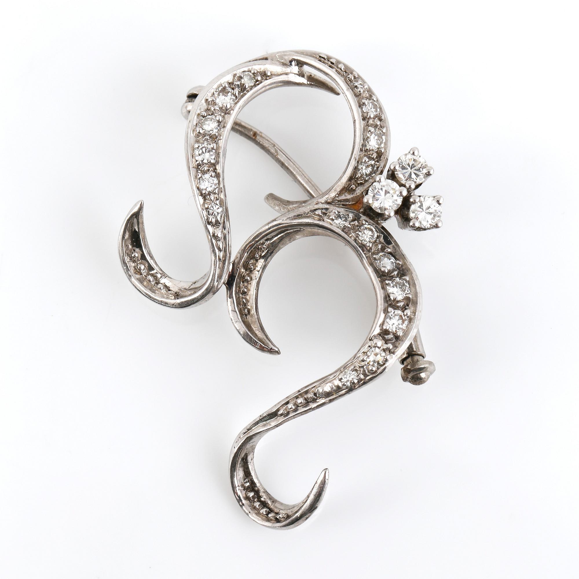 BROSCH, 14K vitguld med briljanter och åttkantslipade diamanter tot ca 0,25 ct. Vikt 3,95 g.