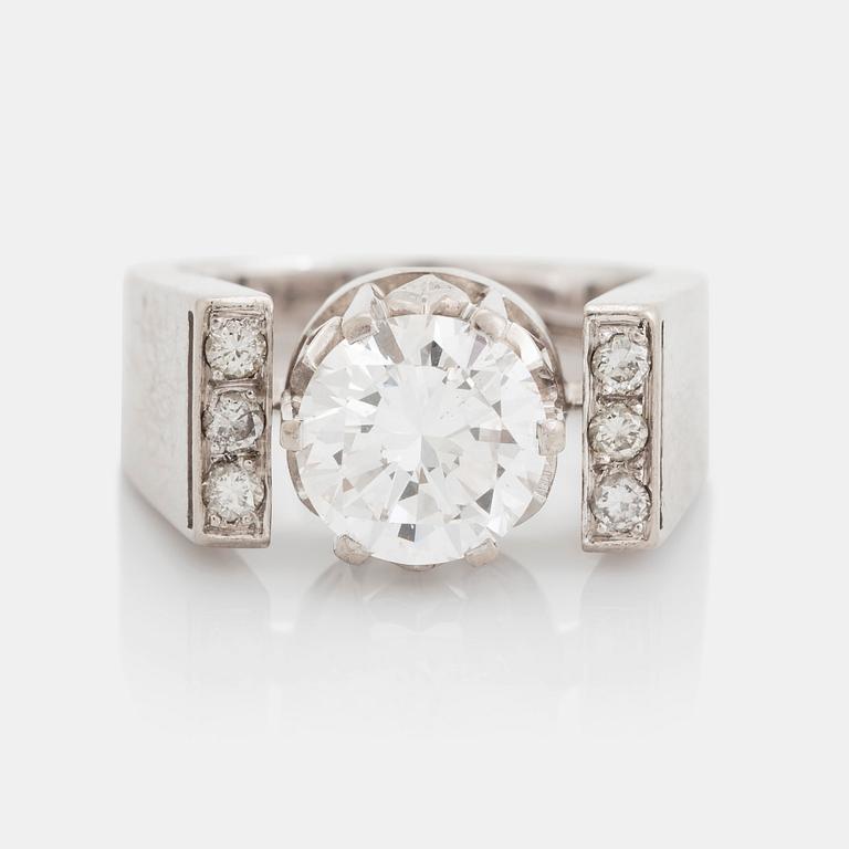 An 18K white gold ring set with a round brilliant-cut diamond weight ca 1.70 cts quality ca F si.