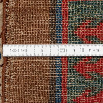 A Sarab runner, antique, c. 545 x 108 cm.