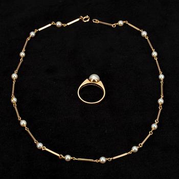 HALSBAND  +RING, guld 14K, pärlor. Helsingfors 1963-64. Vikt 7,9 resp 3,1 gram.