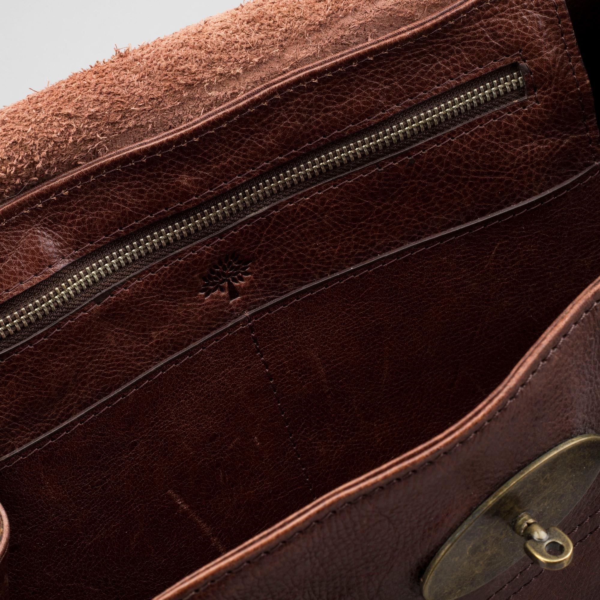 A MULBERRY PICADILLY HANDBAG.