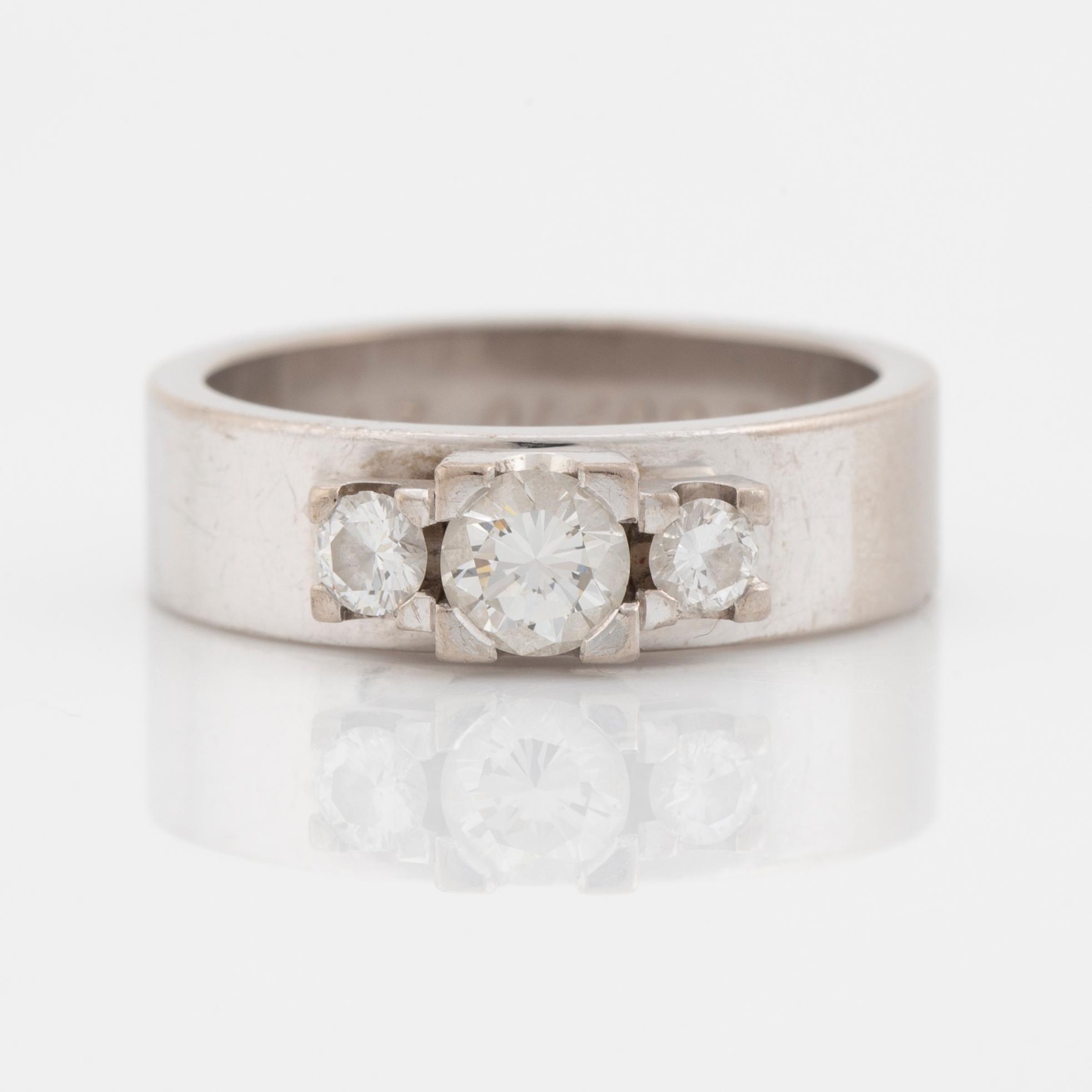Ring, 18K vitguld med briljanter.