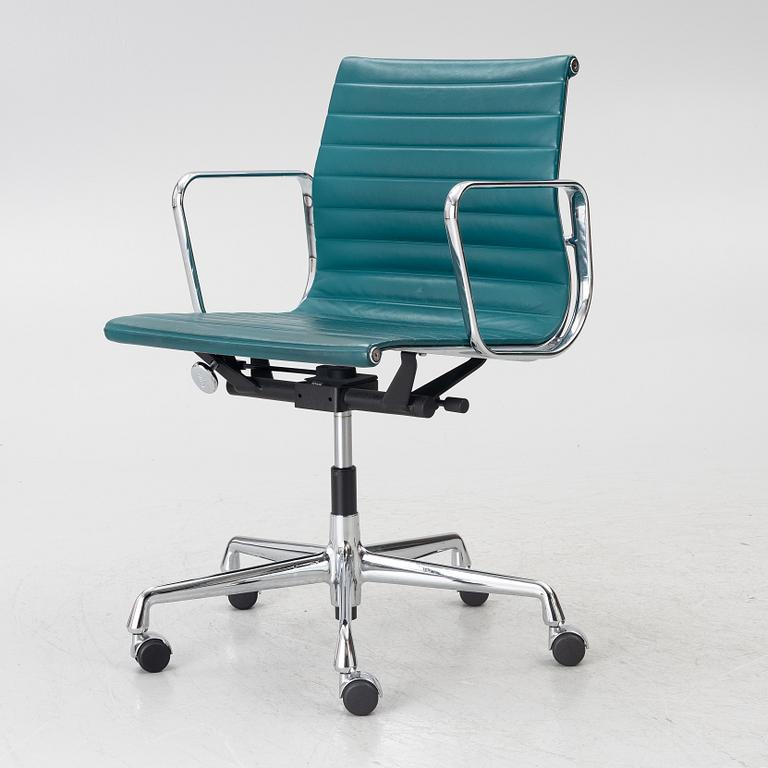 Charles & Ray Eames, Desk chair, model EA 117, Vitra.