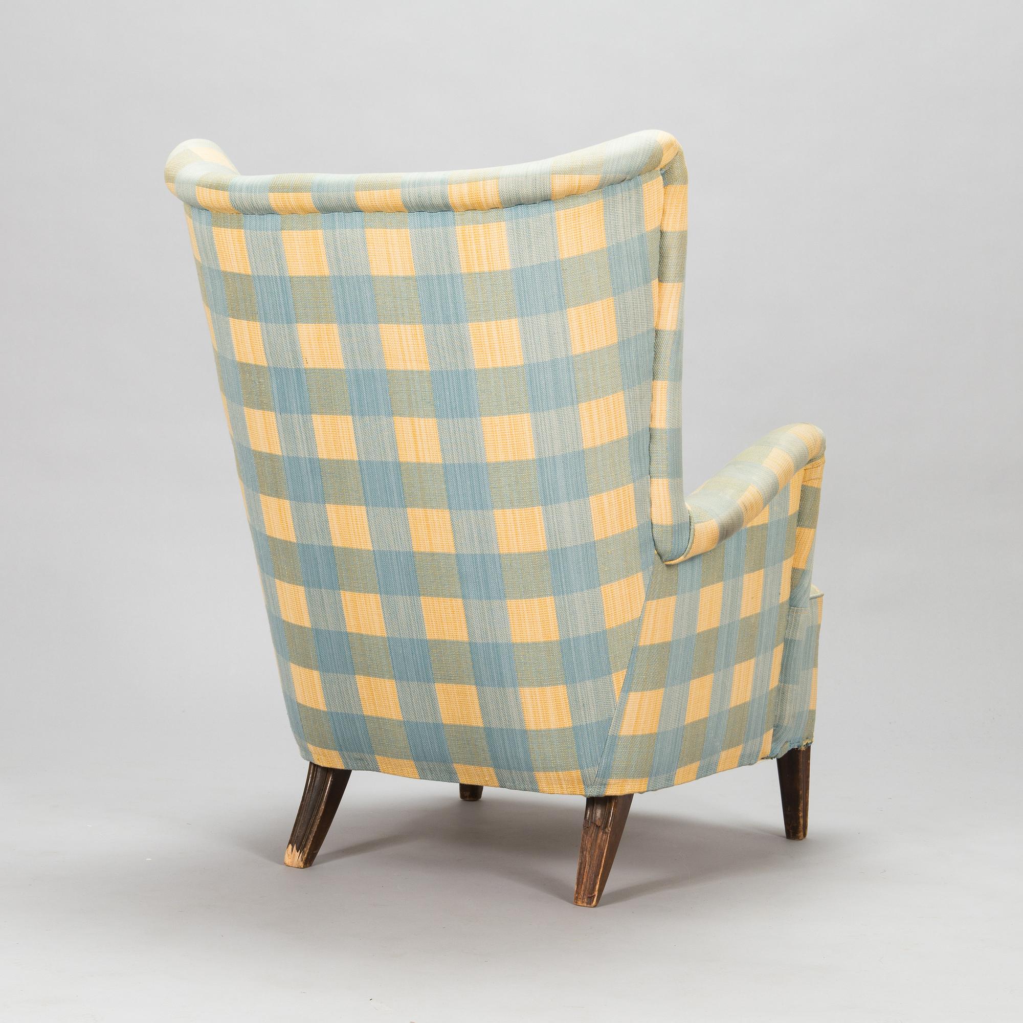 A 1950's arm chair.