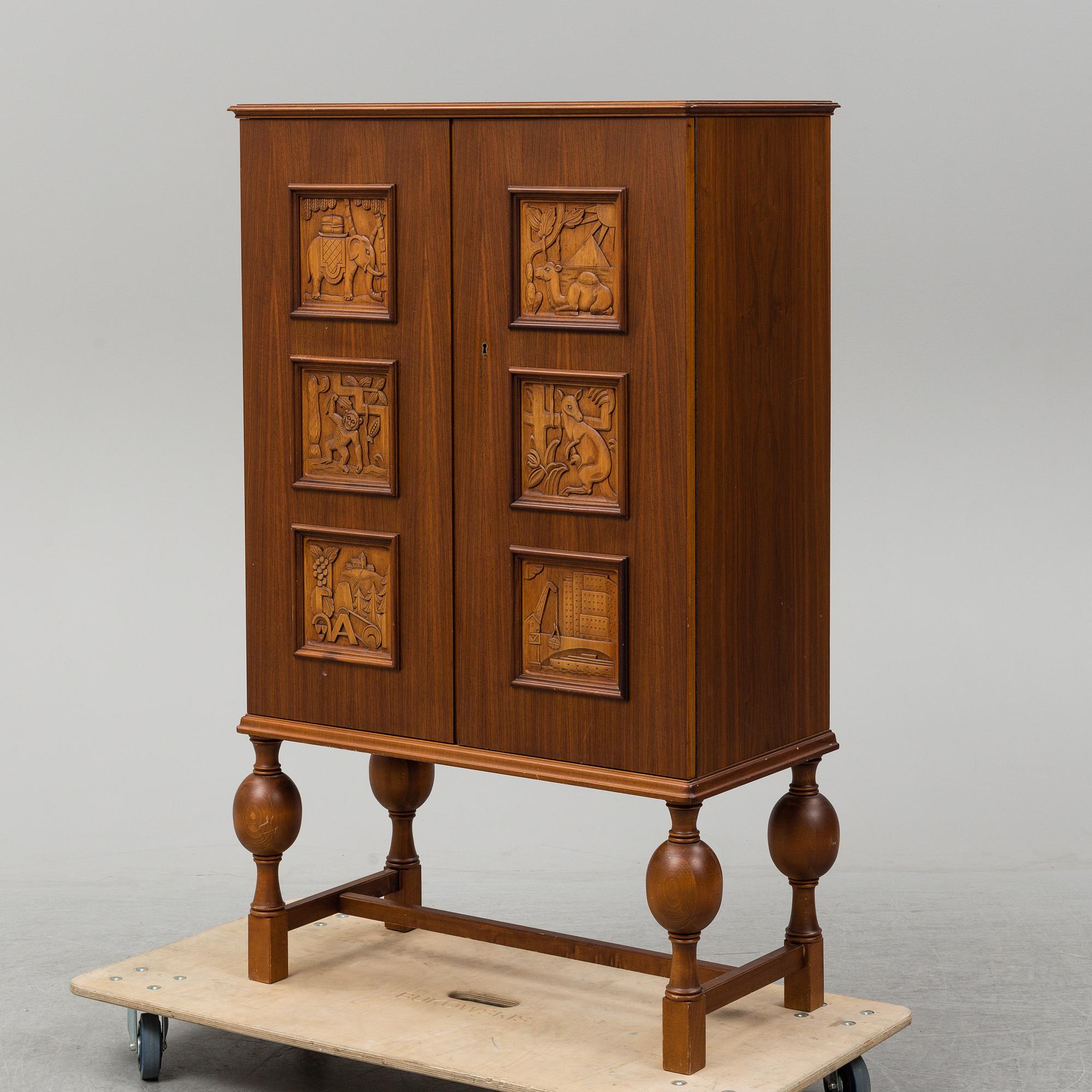 EUGEN HÖGLUND, skåp, Vetlanda, 1900-talets mitt.