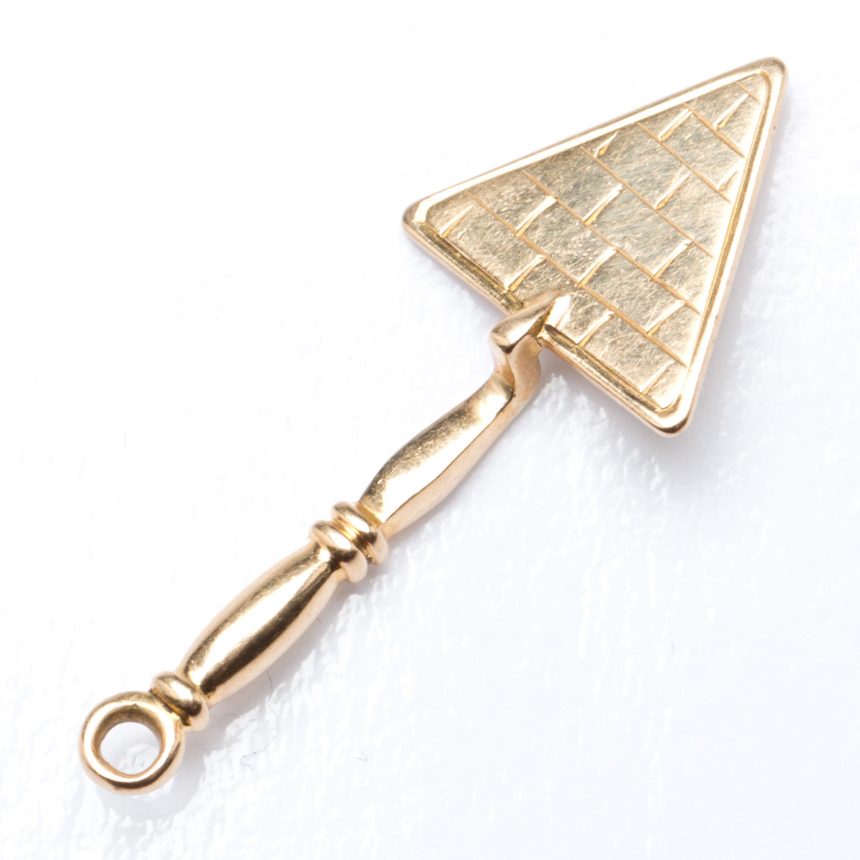 FRIMURARHÄNGE, 18 k guld samt emalj. Vikt ca 1,5 gram.