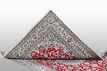 A rug, Nain, part silk, 9 LAA, ca 240 x 150 cm.