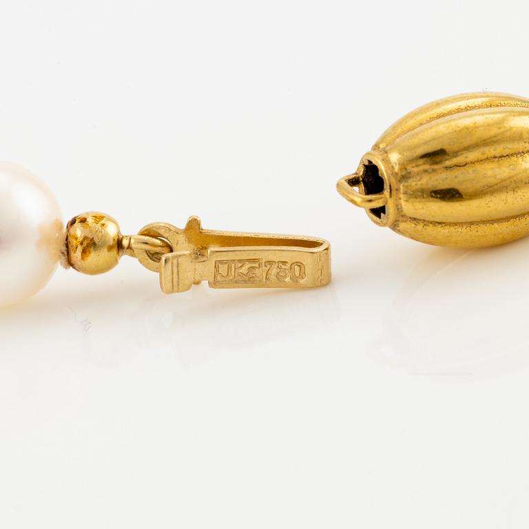 Necklace and ring, cultured pearls, clasp 18K gold.