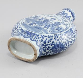 PILGRIMSKRUS, porslin, Kina, 1800-tal.