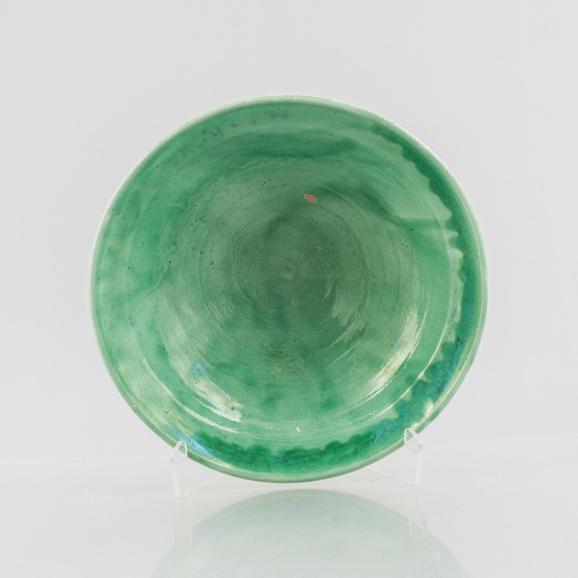 A pair of bowls, circa 1900.