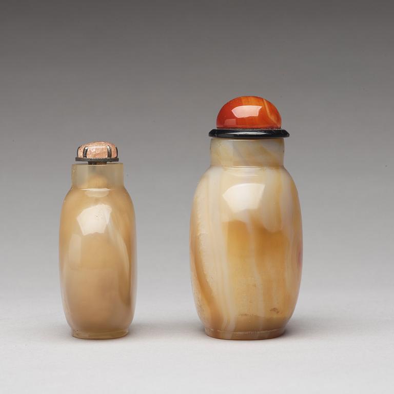 Two Chinese agathe snuff bottles.