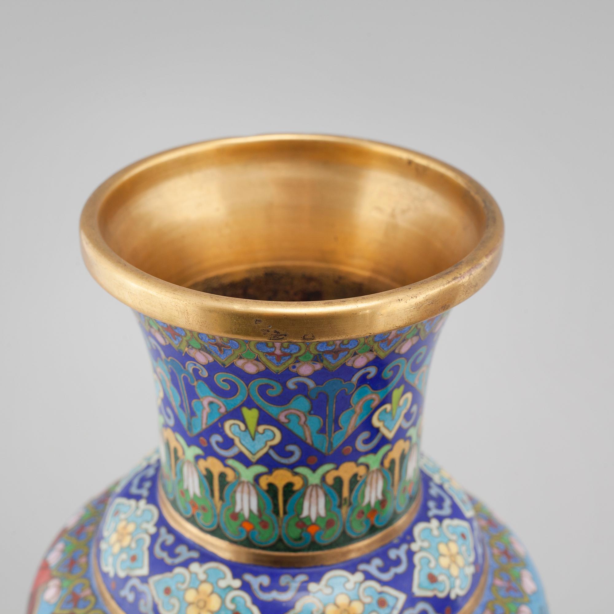 VASER, ett par, cloisonné, Japan, 1900-tal.