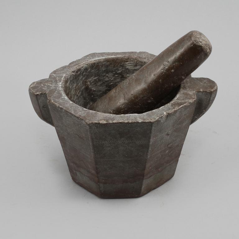 MORTEL MED STÖT, täljsten, 1800-tal.