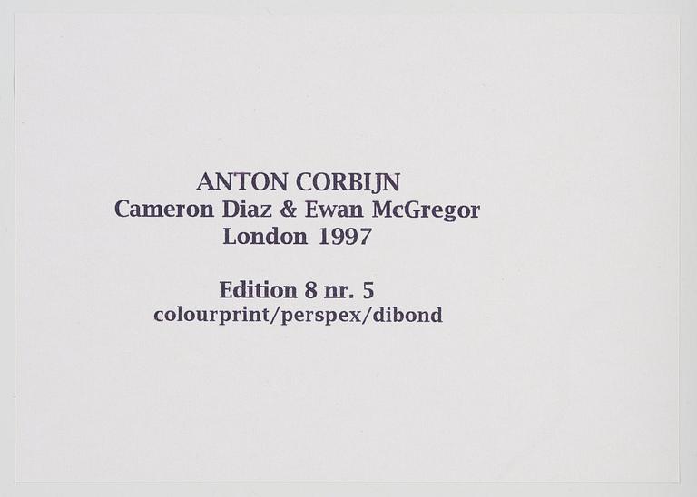 Anton Corbijn, "Cameron Diaz & Ewan McGregor, London", 1997.