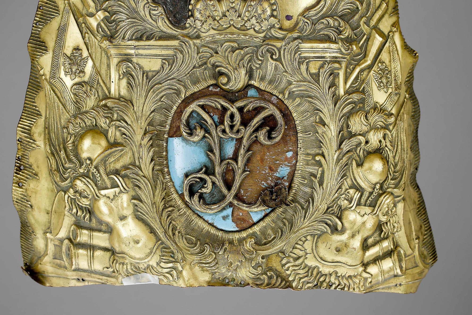 MÖSSPLÅT, till paradmitra, för Peter III livgrenadjärer förgylld mässing, Ryssland, 1756-62.
