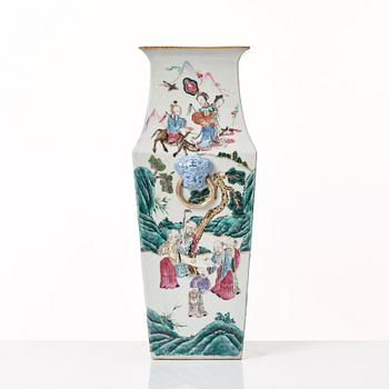 VAS, porslin. Qingdynastin, 1800-tal.