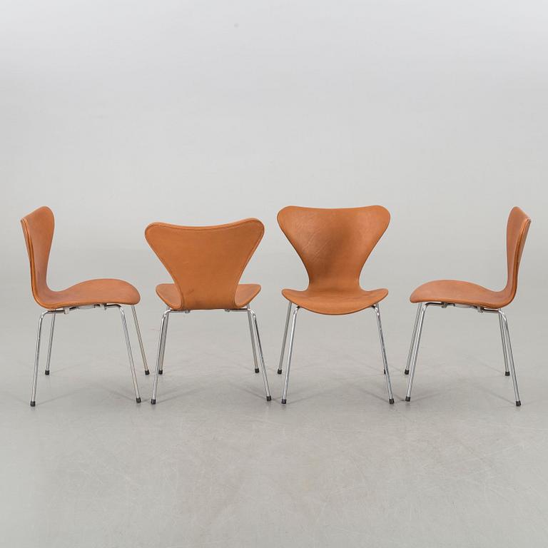 ARNE JACOBSEN, a set of 6 "Serie 7 "chairs for Fritz Hansen.