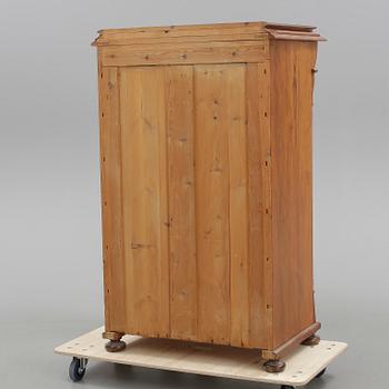 HERRBYRÅ, nyrenässans, 1800-talets slut.