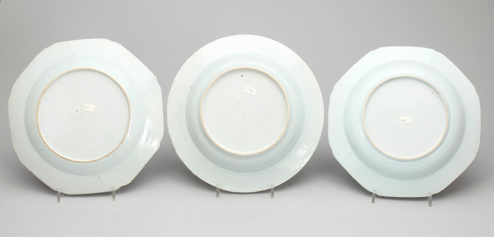 TALLRIKAR, 3 st, porslin, Qing dynastin, 1700-tal.