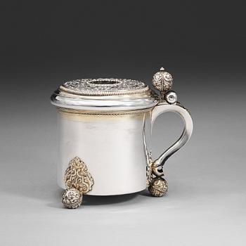 396. A Swedish 18th century parcel-gilt tankard, marks of Herman Hermansson, Göteborg 1725.