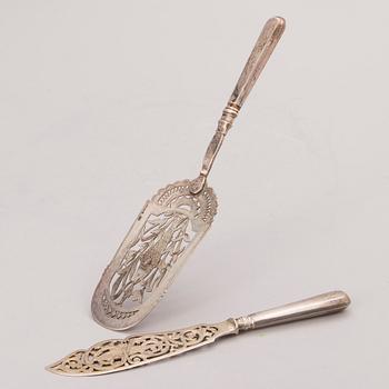 Russian silver fish serving cutlery, 2 pcs, mark of A. B. Ljubavin and P. Silvennoinen, Saint Petersburg, around 1900.