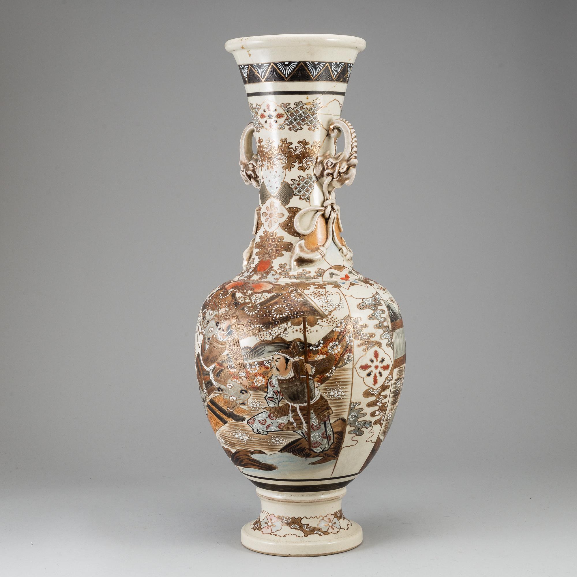 A large satsuma vase, Japan, Meiji (1868-1912).