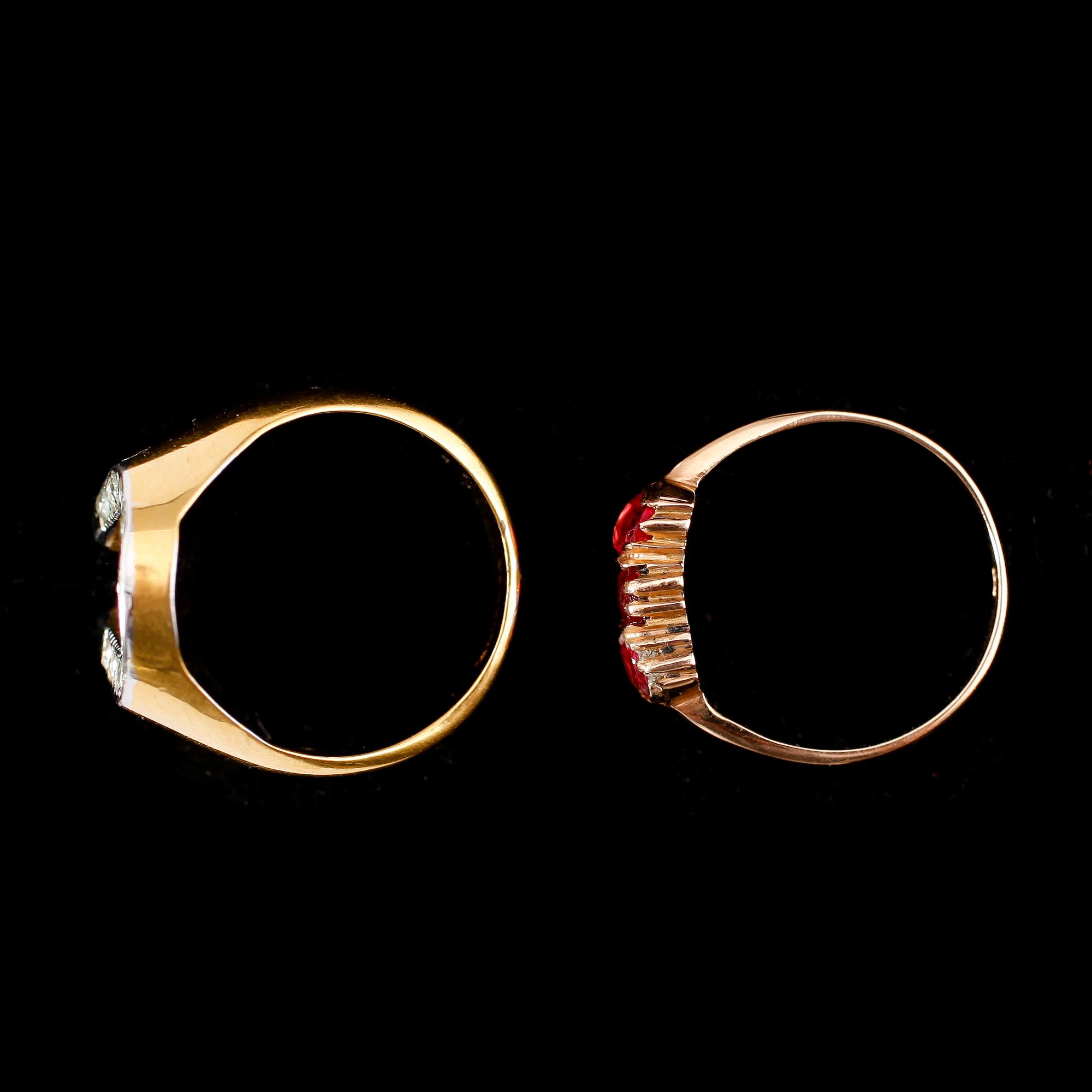 RINGAR, 2 st, 18 k guld, rubiner samt vita stenar, vikt ca 12 g.