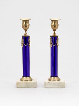 LJUSSTAKAR, ett par, sengustavianska, omkring 1800.