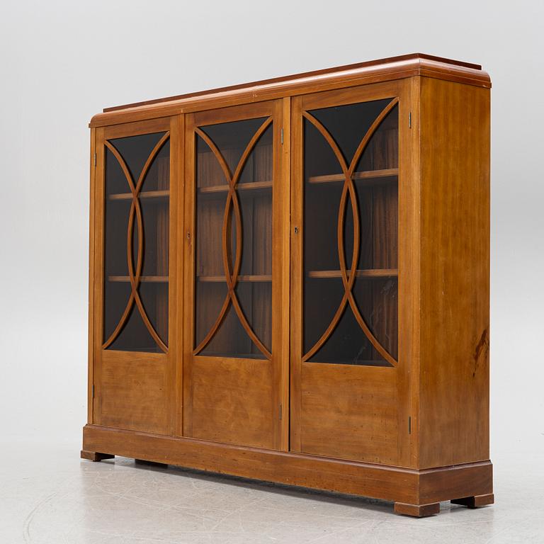 Cabinet, first half of the 20th Century.