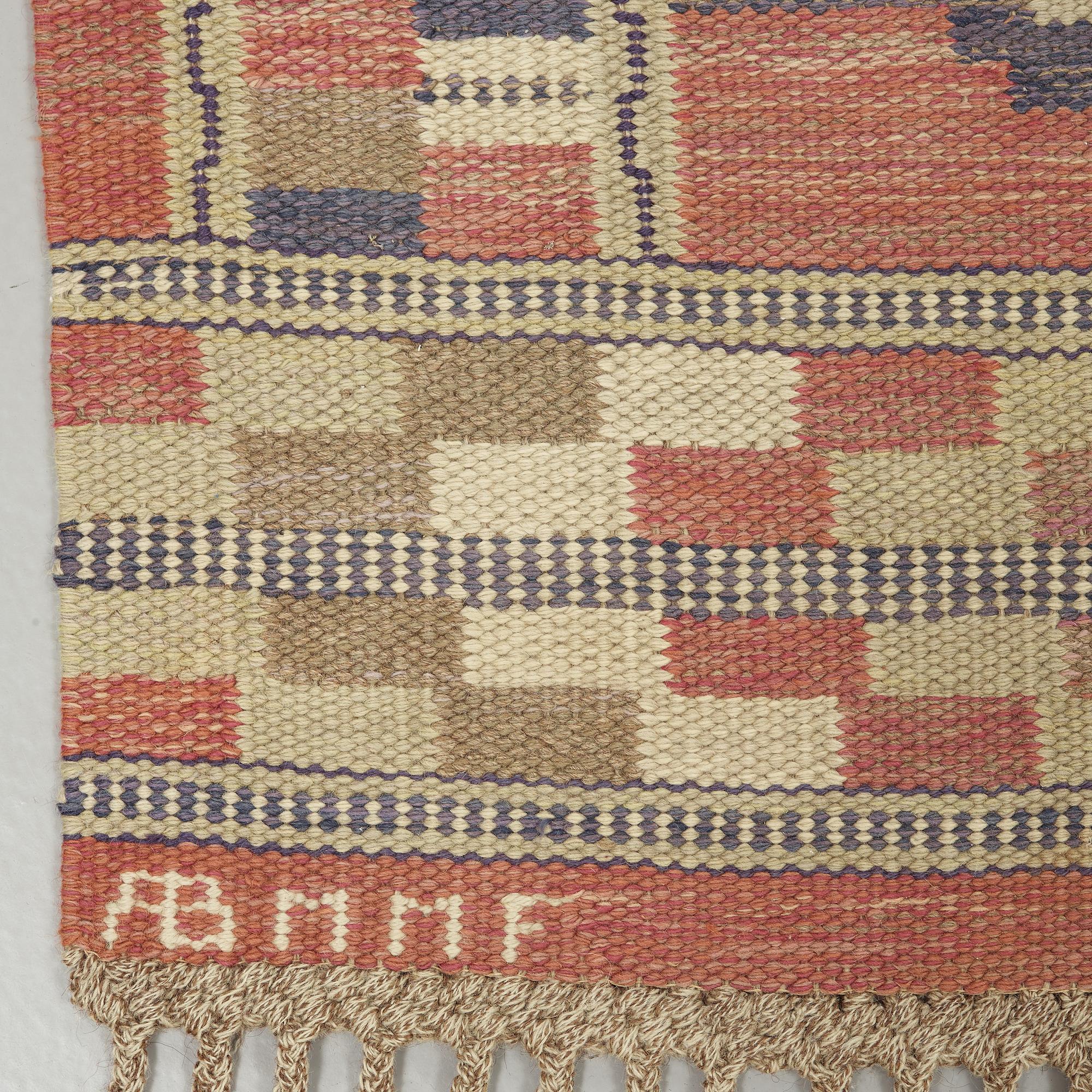 MÄRTA MÅÅS-FJETTERSTRÖM, a carpet, flat weave, 346,5 x 255,5 cm, "Röda åttan", signed AB MMF.
