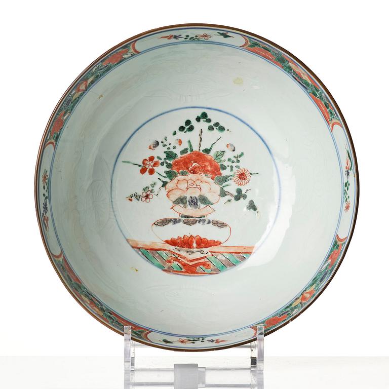 A famille verte bowl, Qing dynasty, Kangxi (1662-1722).