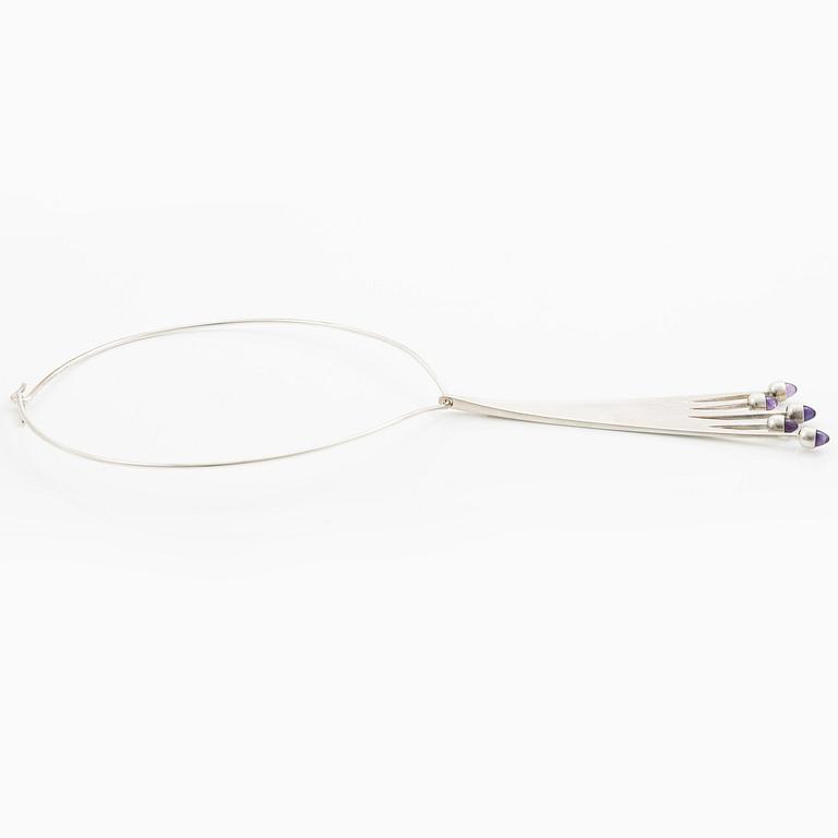 Anni & Bent Knudsen, collier, silver med cabochonslipade ametister, Danmark ca 1960-tal.