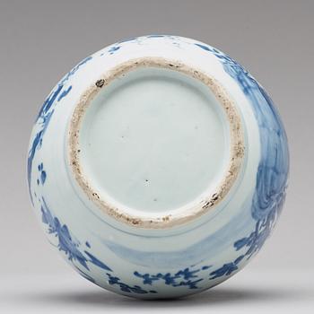 A blue and white figural vase, Qing dynasty, Transition, 17th century.