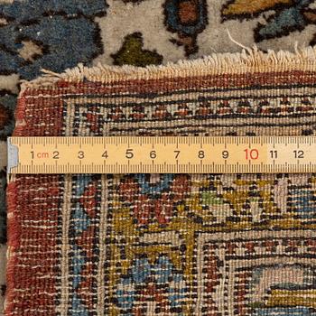 Rug, antique Isfahan, central Isfahan, c. 209 x 143 cm.